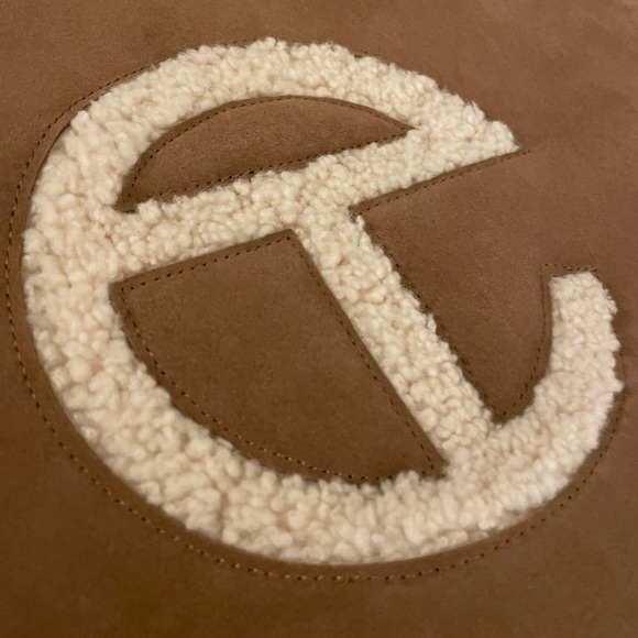 NEVER USED TELFAR X UGG COLLAB MEDIUM BAG - Picture 4 of 11